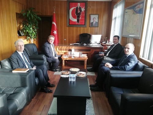 İl Milli Eğitim Müdürü Sayın Ebubekir Sıddık SAVAŞÇI Kaymakamımız Sayın Dr.Ahmet Naci HELVACI'yı Ziyaret etti.