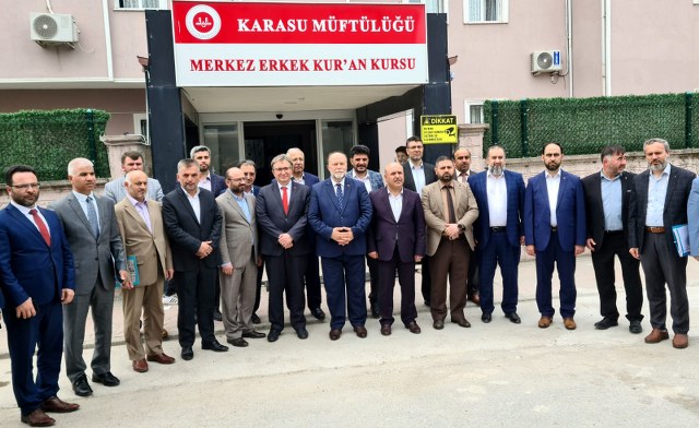 İlimizde göreve başlayan il Müftüsü Sayın Mehmet AŞIK ilçemiz Kaymakamı Dr. Ahmet Naci HELVACI'yı makamında ziyaret etti.