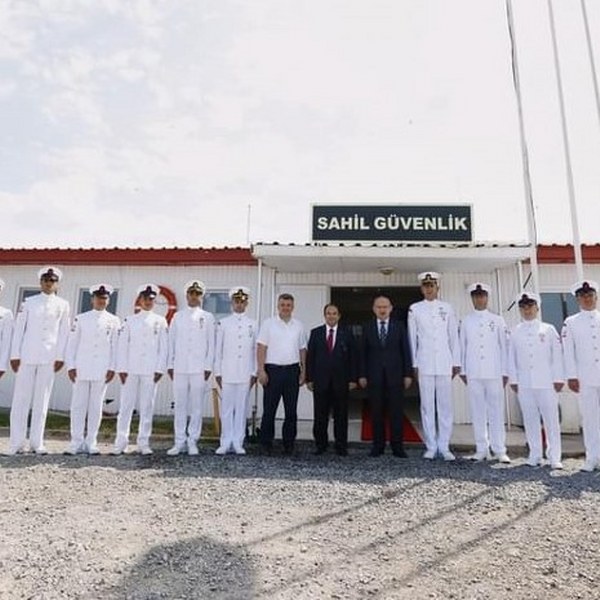 Valimiz Sayın Yaşar Karadeniz ve Kaymakamımız Sayın Mehmet Uğur Arslan Karasu Sahil Güvenlik Karakol Komutanlığını ziyaret etti.