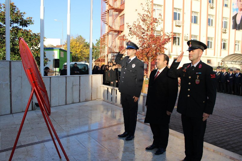 Sayın Kaymakamımız Mehmet Uğur ARSLAN’ın katılımlarıyla “10 Kasım Atatürk’ü Anma Günü Çelenk Sunma Töreni” gerçekleştirildi.