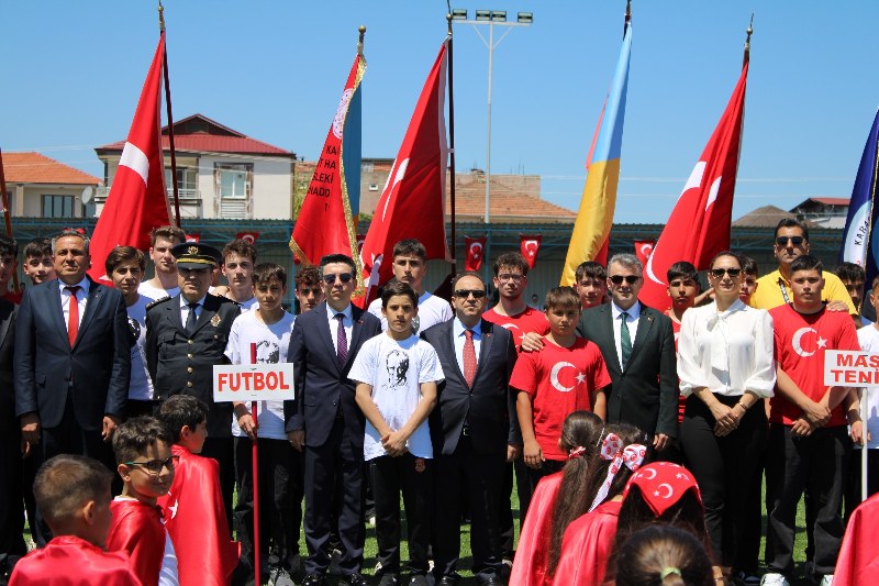 19 Mayıs Atatürk'ü Anma Gençlik ve Spor Bayramı kutlama programı Sayın Kaymakamımız Mehmet Uğur ARSLAN'ın katılımıyla gerçekleştirildi.