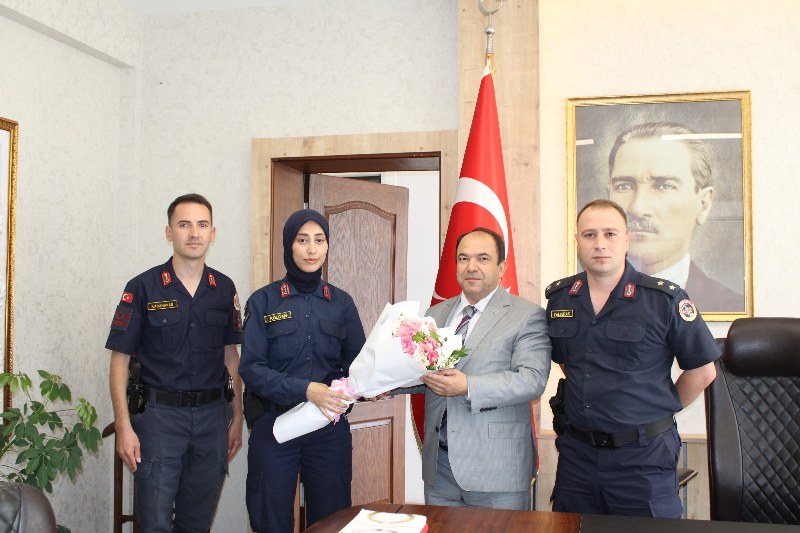 Jandarma Teşkilatının kuruluşunun 186. Yıl Dönümü nedeniyle İlçe Jandarma Komutanımız, Sayın Kaymakamımız Mehmet Uğur ARSLAN'ı makamında ziyaret etti.