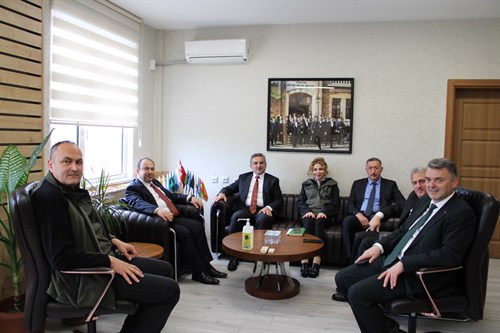 Orman Genel Müdürü Yardımcısı, Sakarya Orman Bölge Müdürü ve Belediye Başkanımız, Sayın Kaymakamımız Mehmet Uğur ARSLAN'I makamında ziyaret etti.