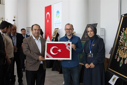 Sayın Kaymakamımız Mehmet Uğur ARSLAN, SAMEK Karasu Yılsonu Sergisini ziyaret etti